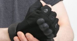 Тактические перчатки: надежная защита и комфорт