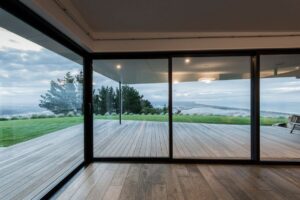 Панорамное остекление: преображение пространства и поднятие уровня комфорта в вашем доме