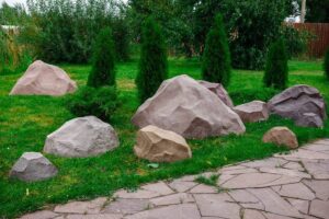 Натуральный камень в ландшафтном дизайне: разнообразие пород и их использование